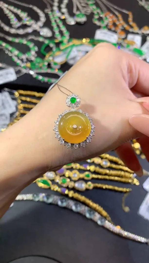 吊坠(不含链)18K金镶嵌翡翠193-扣子