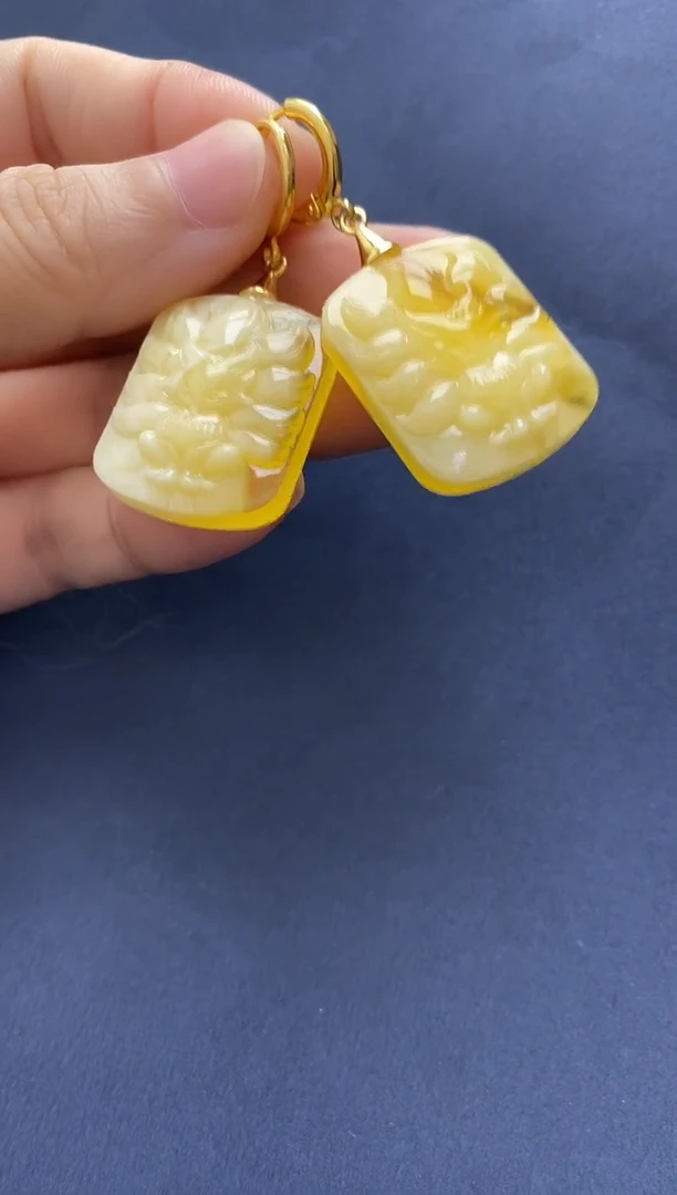 裸石琥珀未镶嵌耳坠