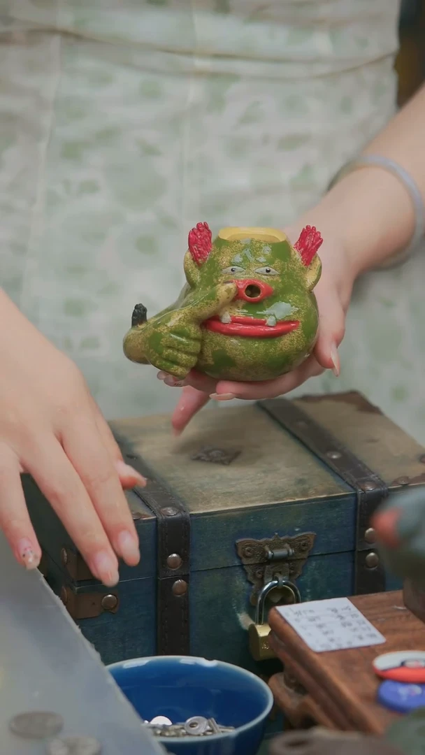 紫砂茶宠清****员紫砂壶一把