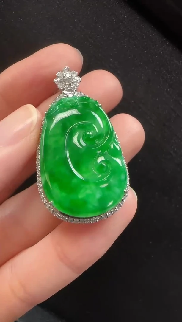 颈饰18K金镶嵌翡翠445如意一个