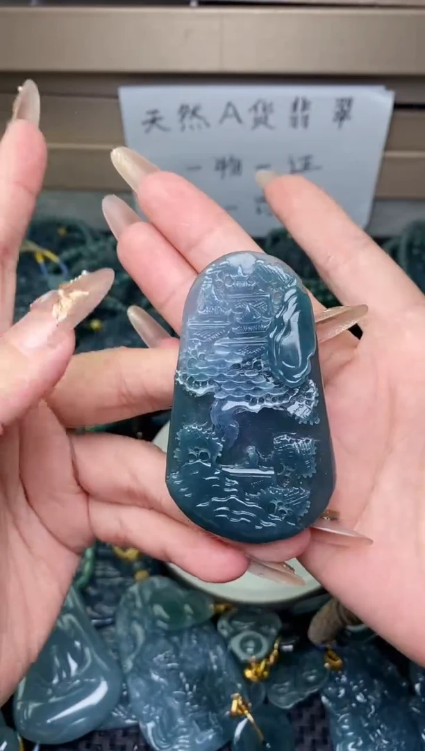 翡翠未镶嵌颈饰