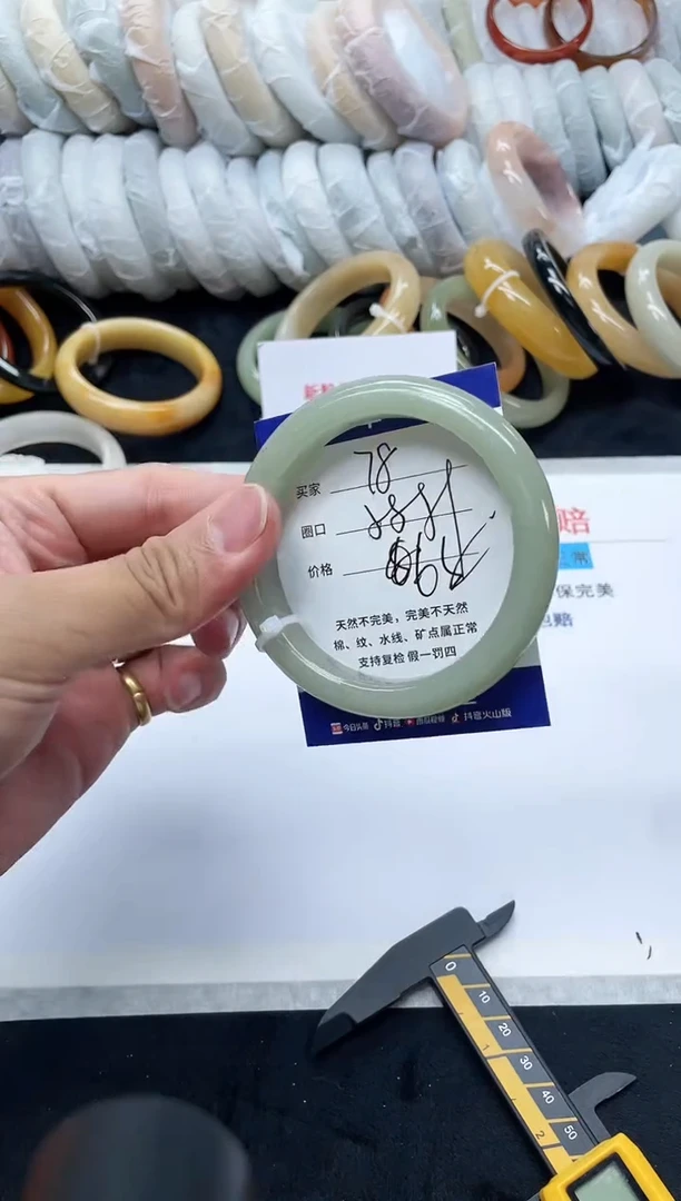 未镶嵌手镯石英质玉78