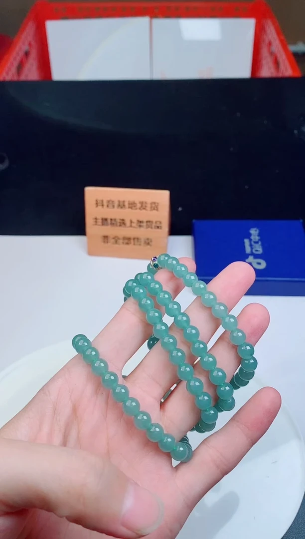 颈饰未镶嵌翡翠   `