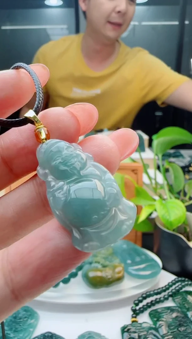 翡翠未镶嵌颈饰多样性发货其中一件