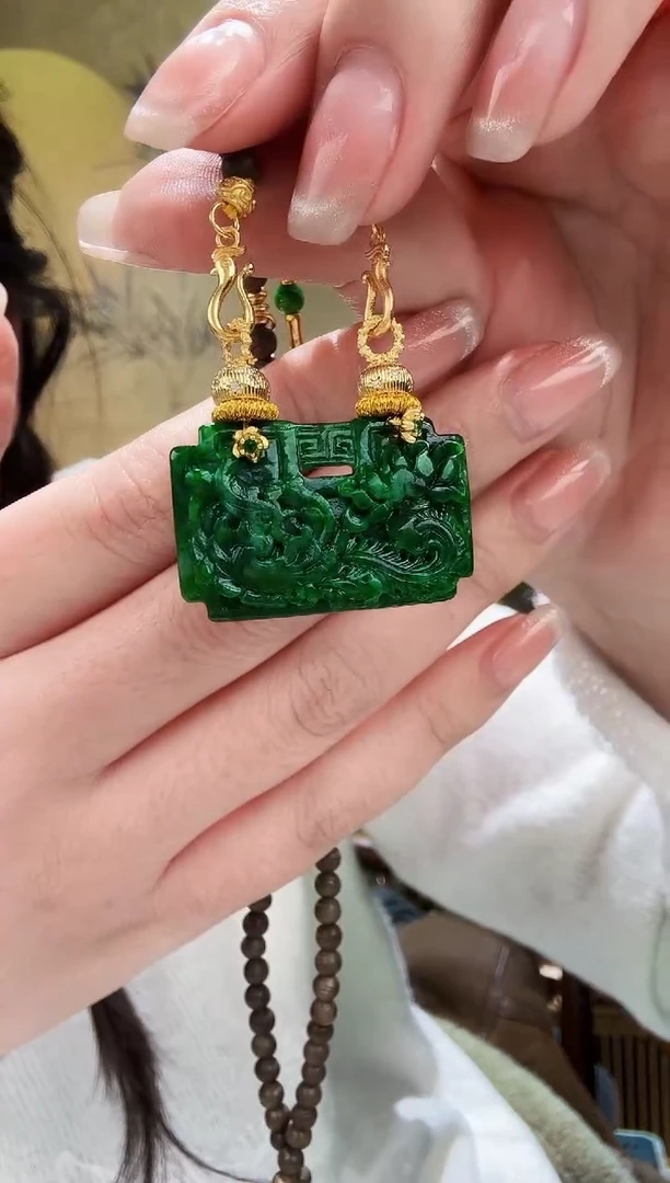 颈饰未镶嵌翡翠吊坠