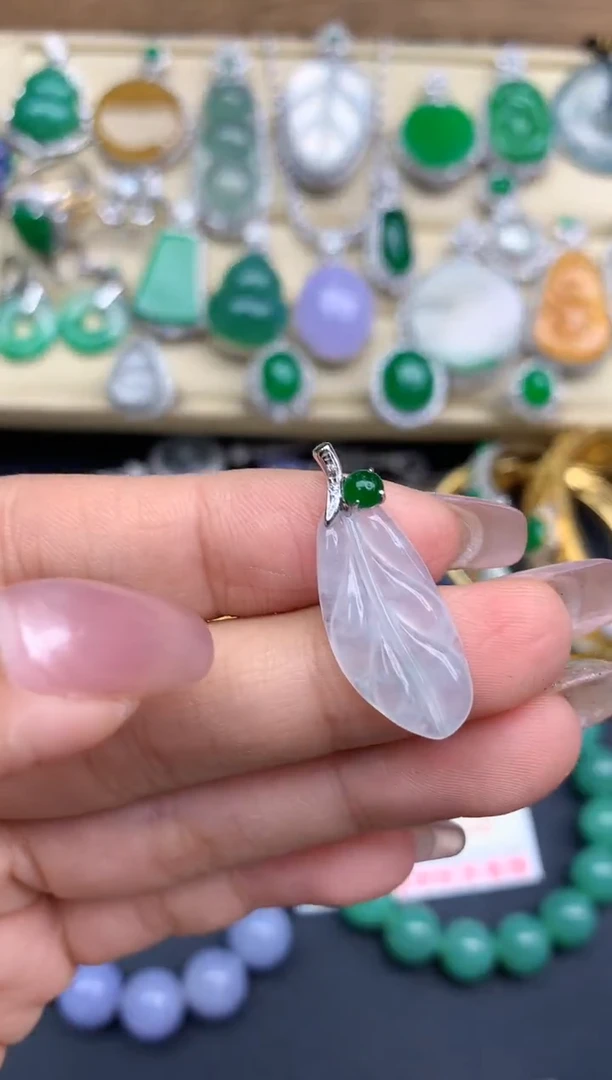 颈饰18K金镶嵌翡翠38-中国好珍宝