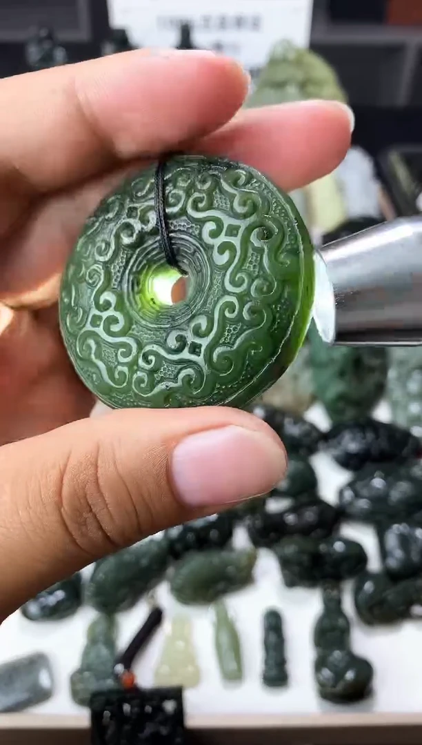 颈饰未镶嵌和田玉1