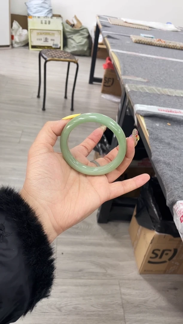 未镶嵌绿密玉镯子密玉（石英质玉）皮*妈皮皮妈