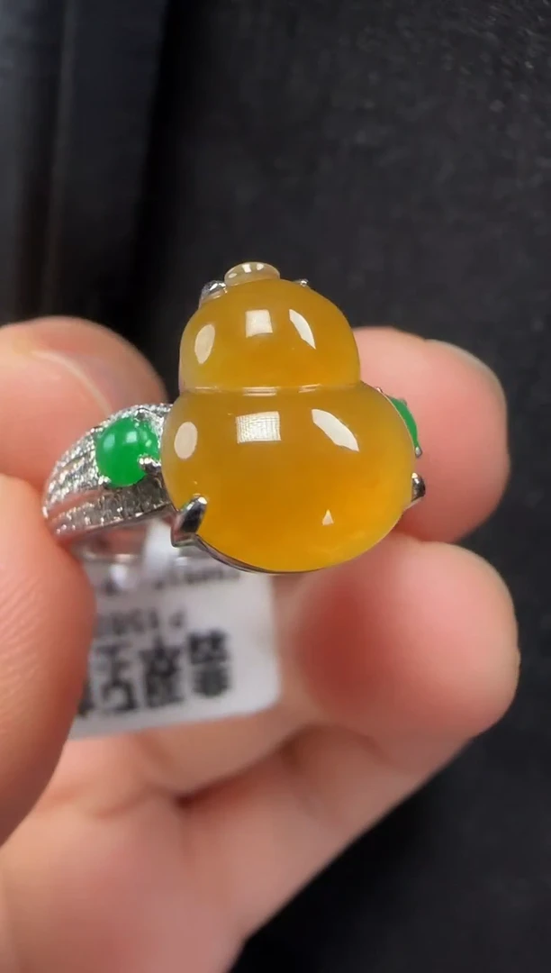 18K金镶嵌戒指翡翠604葫芦一枚