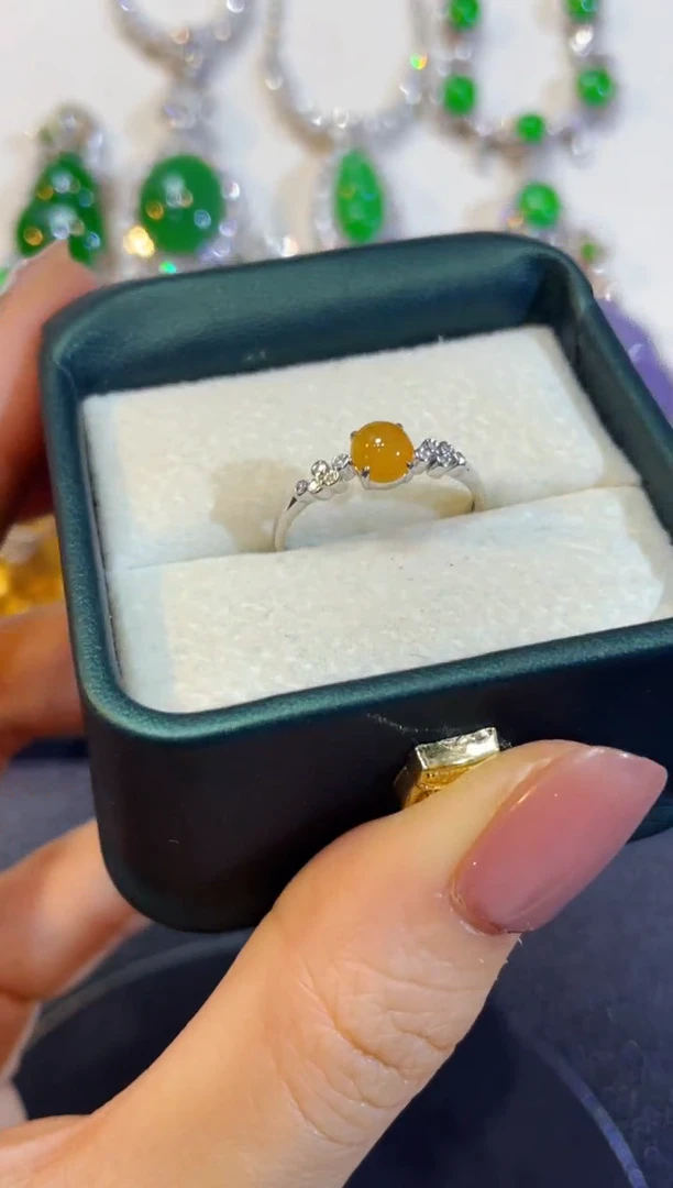 颈饰18K金镶嵌翡翠团购8