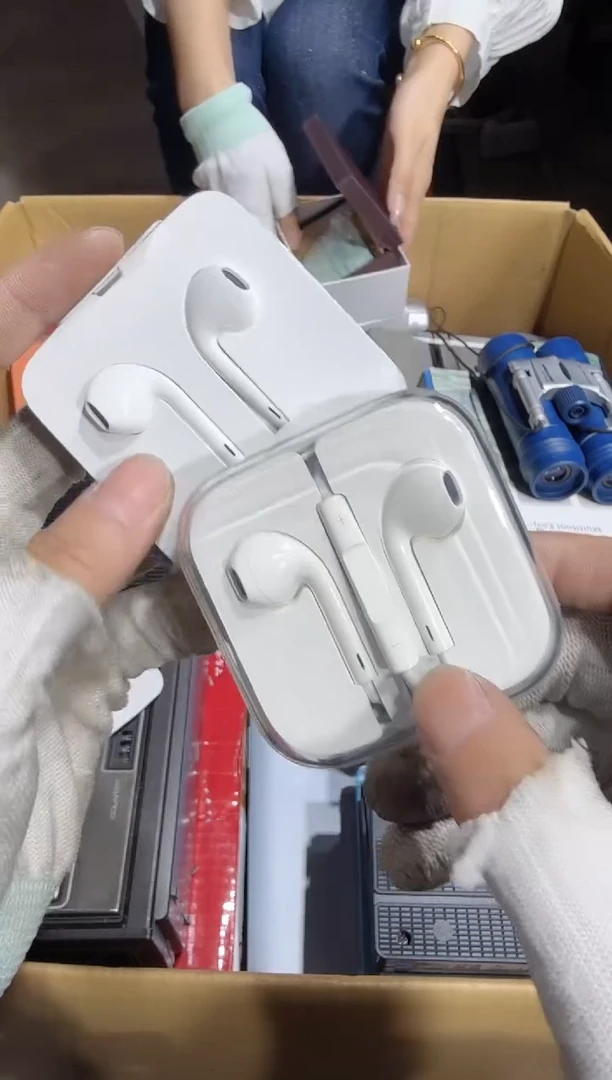 8新爱****克   157中古商品，瑕疵品，不保好坏。