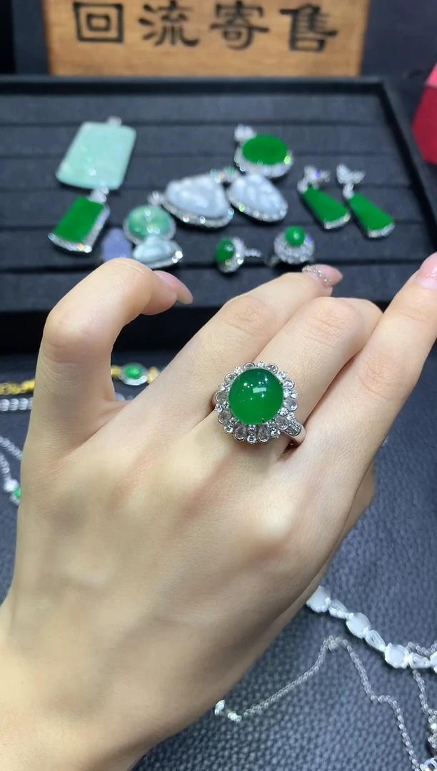 18K金镶嵌戒指翡翠73团购