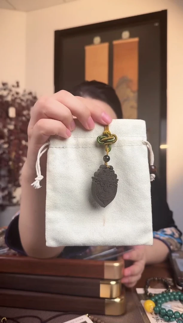 泥塑龙涎饕餮双面牌