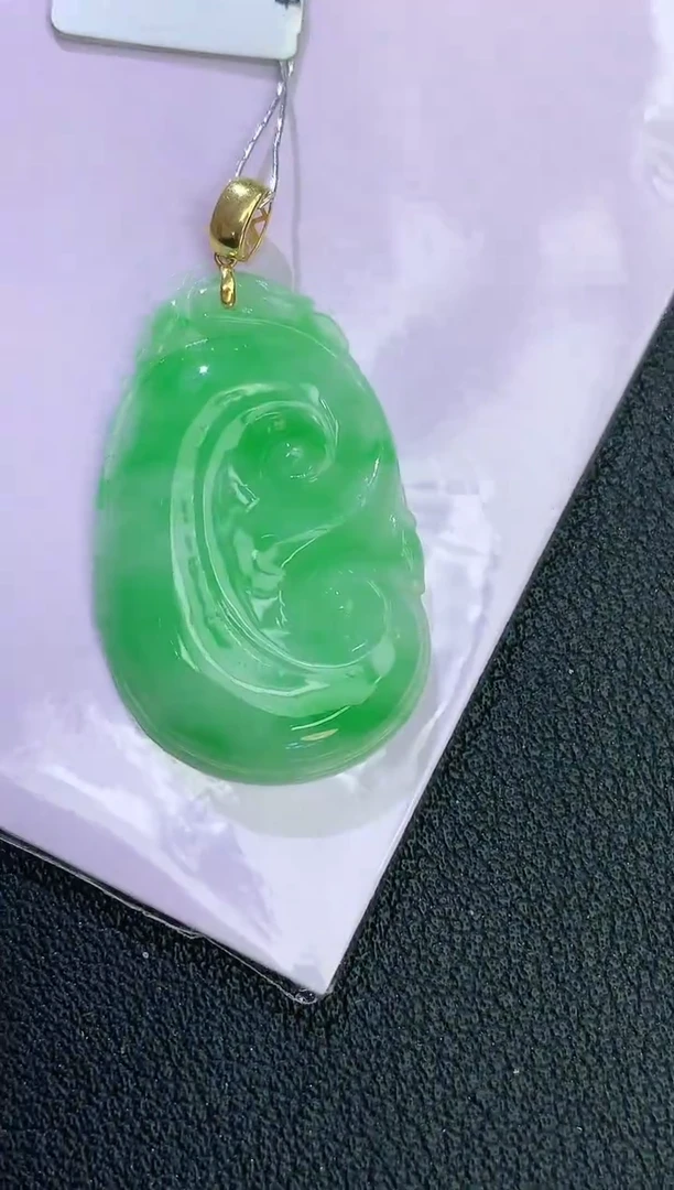 颈饰18K金镶嵌翡翠赠礼盒证书 麦麦