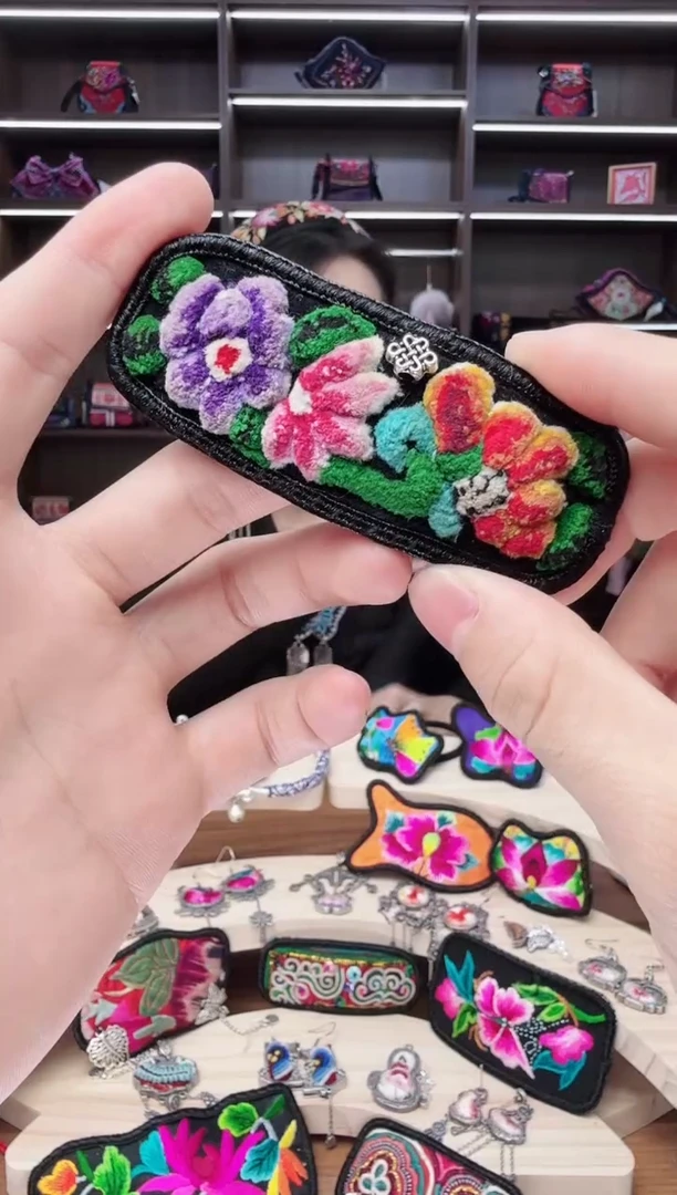 织绣25蒙阿苏苗绣传承店