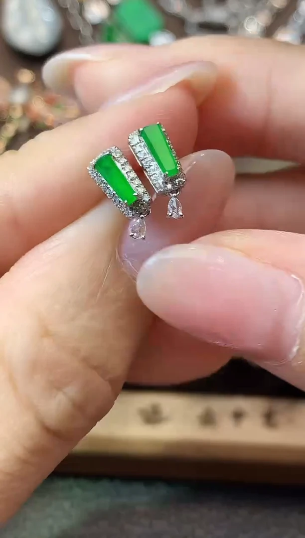 18K金镶嵌翡翠耳饰D4一对