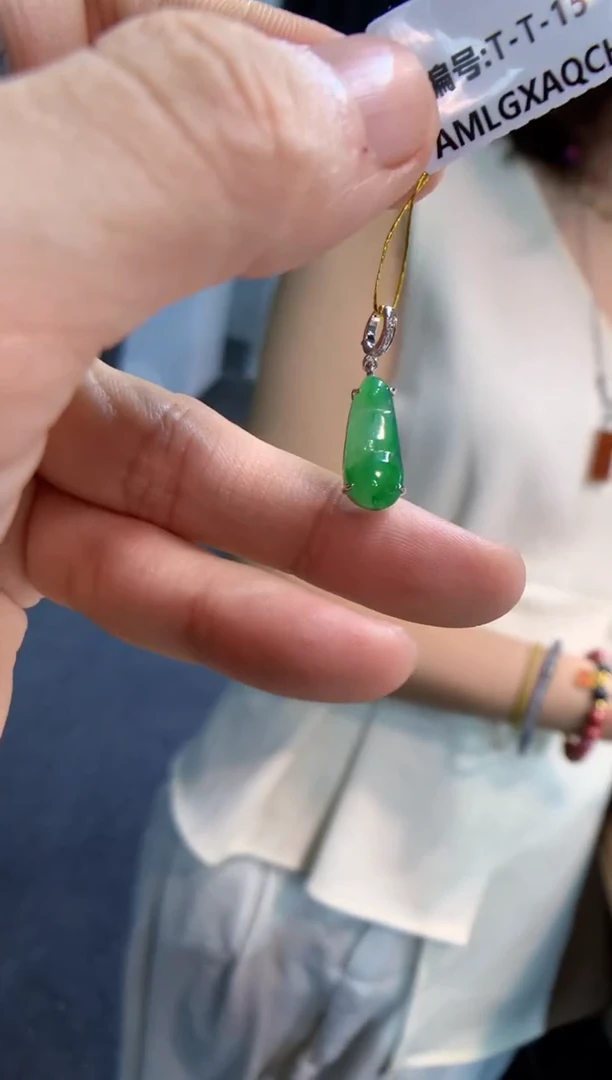 吊坠(不含链)18K金镶嵌翡翠福瓜