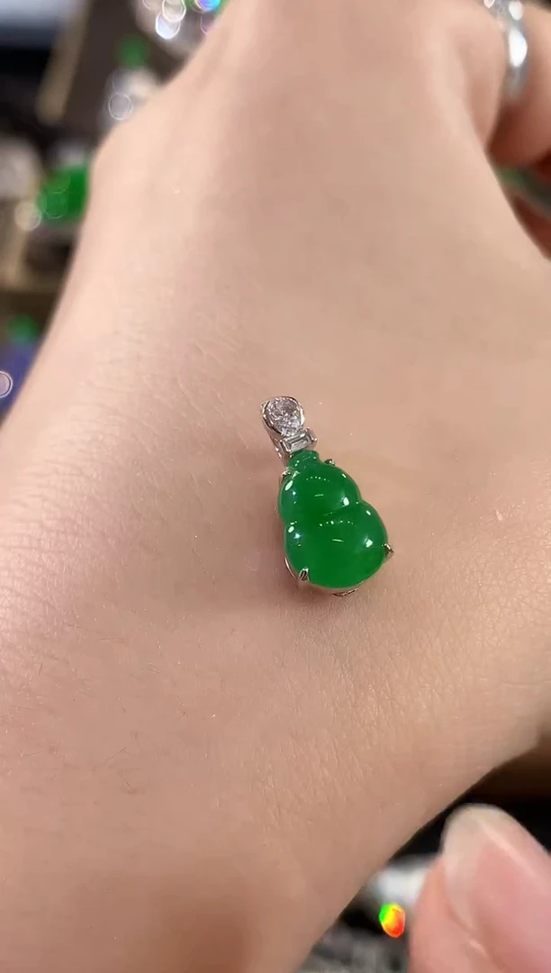 吊坠(不含链)18K金镶嵌翡翠C84 定制