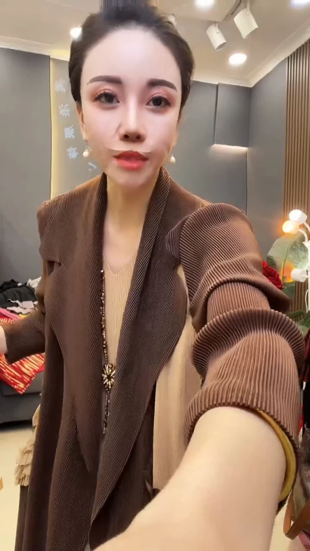 聚酯纤维（涤纶）咖色 2侧盘花