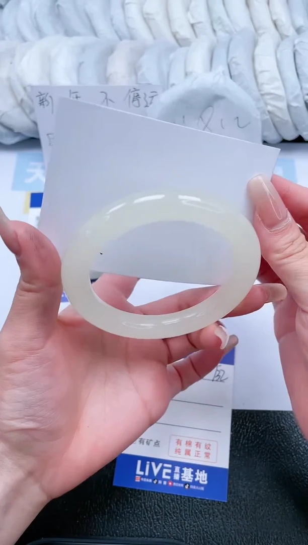 【闪购商品】石英质玉手镯未镶嵌T32-58.6