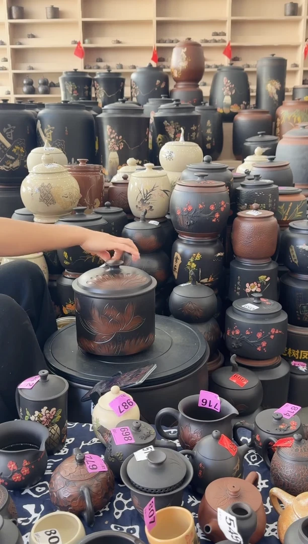 罐大大瑕疵茶叶罐  小五饼鼓盖荷花   106