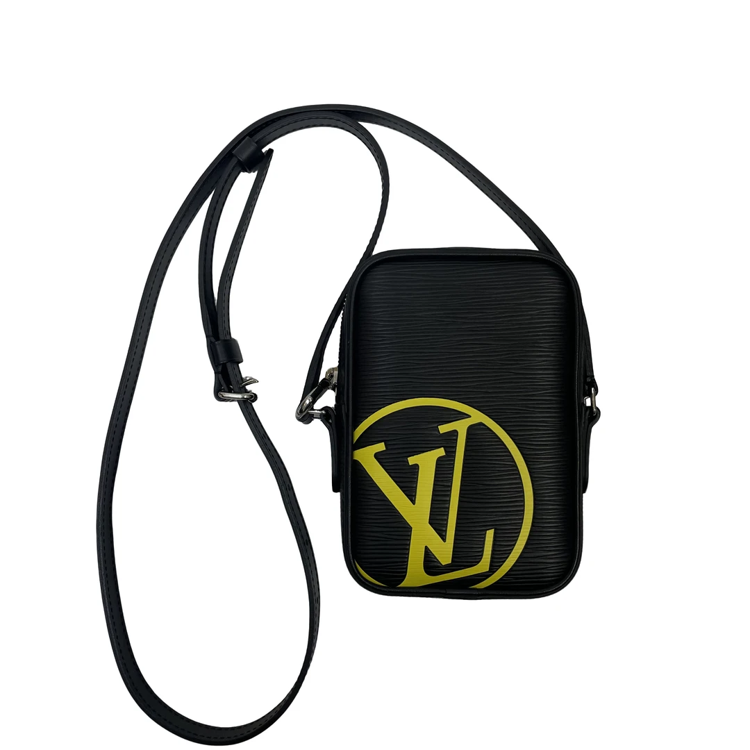 95新 LouisVuitton/路易威登 98新黑水波纹手机包斜挎包17/11/4