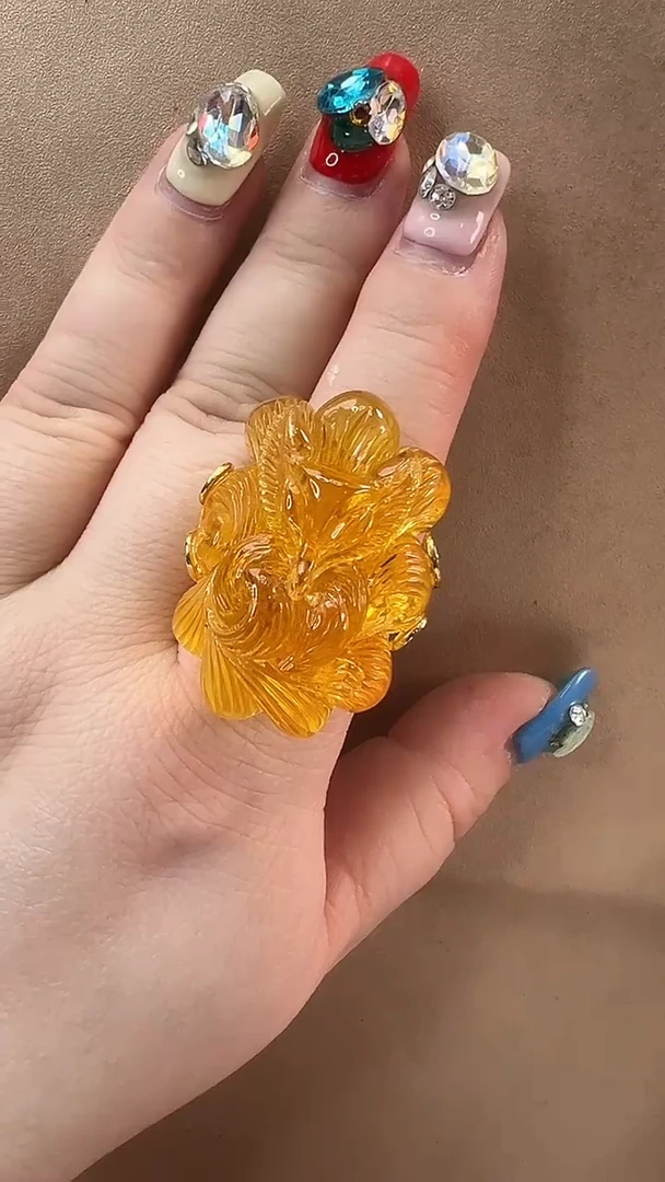 未镶嵌颈饰琥珀戒指