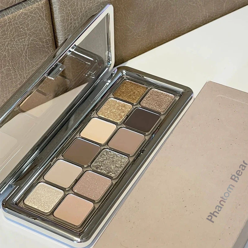 幻影小熊水泥12色眼影盘清冷御姐感一体盘初学者便携侧影爆闪细闪