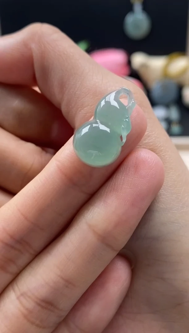 【闪购商品】翡翠颈饰未镶嵌翡翠晴绿葫芦