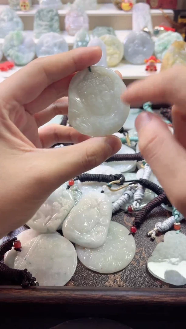 吊坠(赠链)未镶嵌翡翠6565