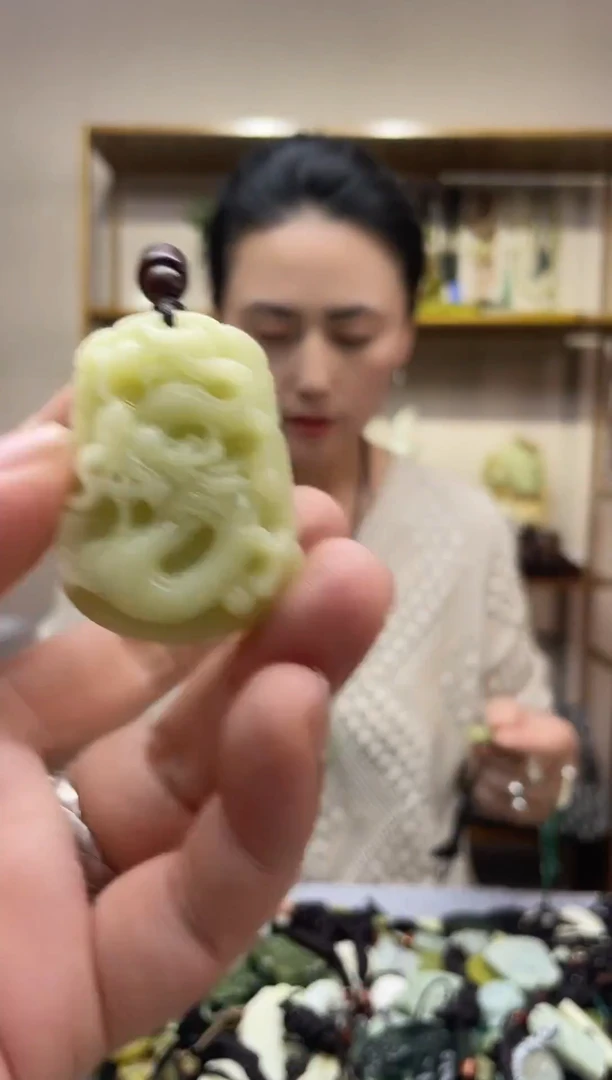 未镶嵌岫玉吊坠·