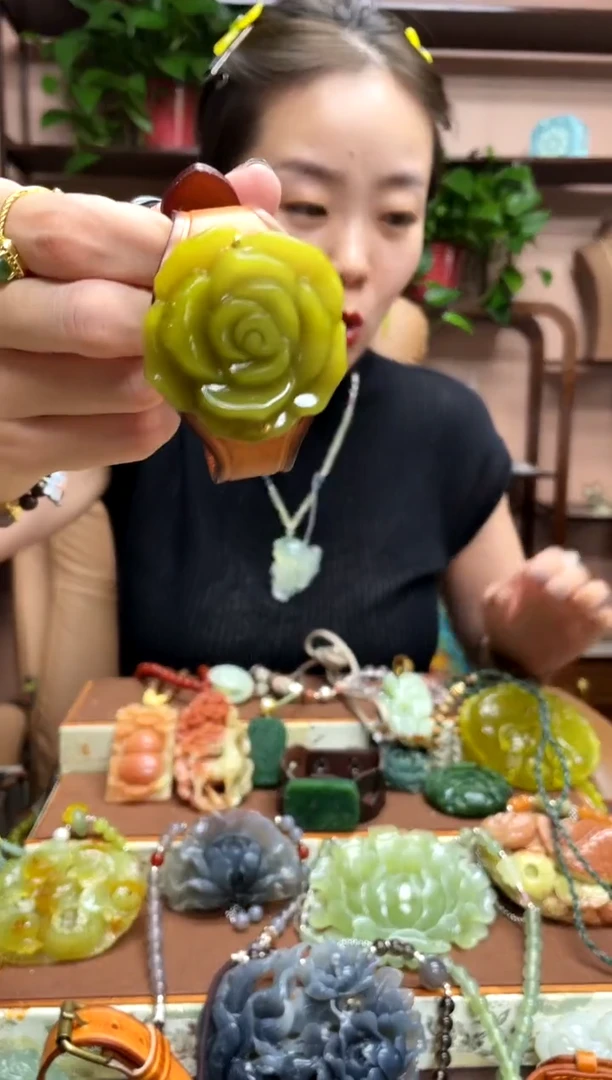 未镶嵌岫玉吊坠多样性发货发其中之一