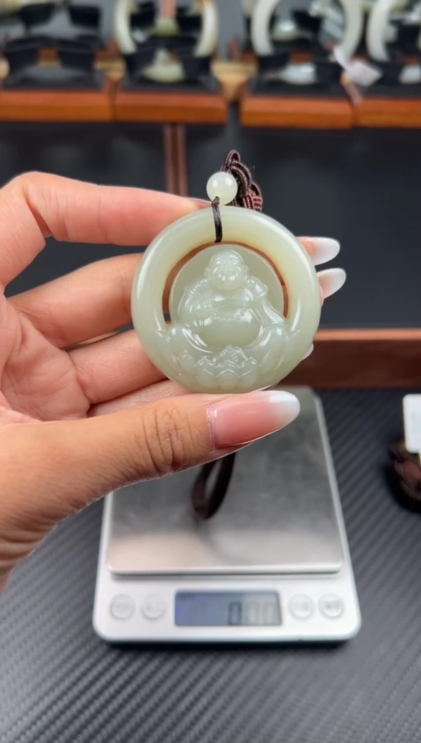 吊坠(赠链)未镶嵌和田玉且末微色差近矿