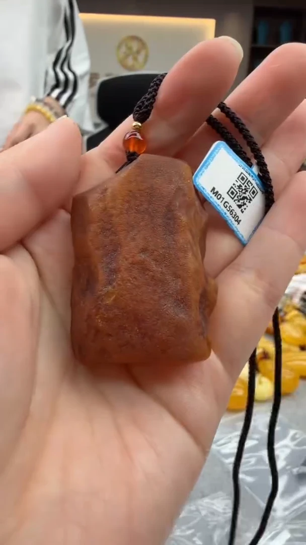 琥珀颈饰未镶嵌173秒拍号 假一罚三