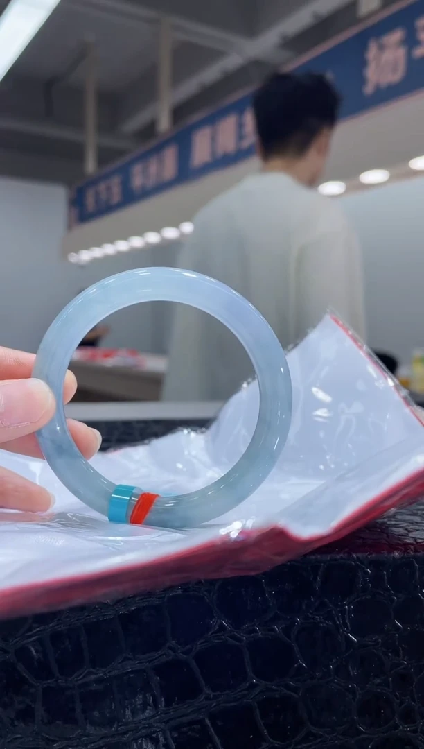 未镶嵌手镯翡翠  1