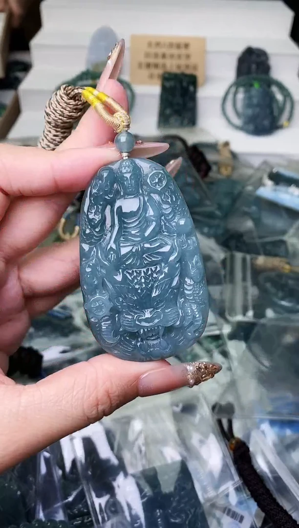 颈饰未镶嵌翡翠