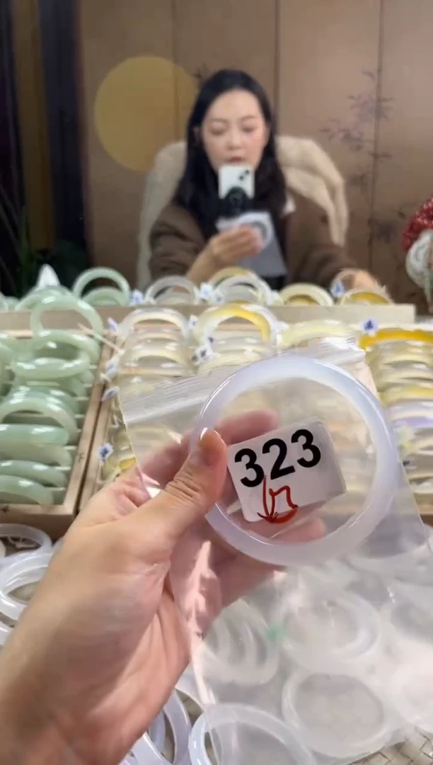 手镯玛瑙/玉髓未镶嵌323