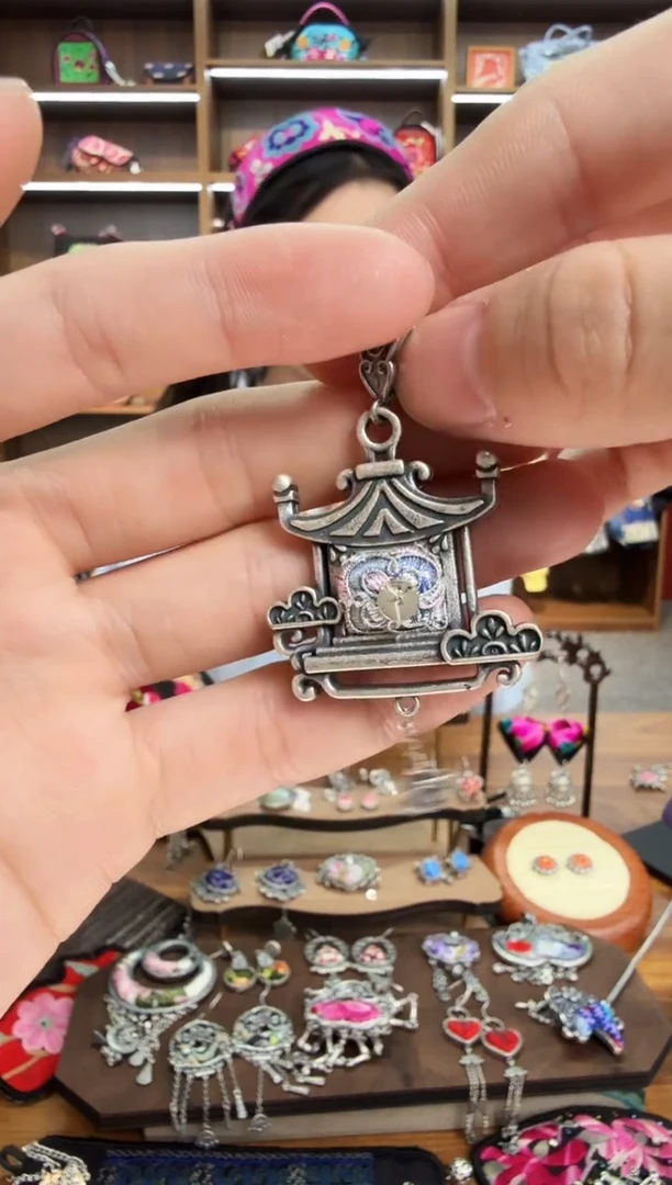 【闪购商品】织绣66蒙阿苏苗绣传承