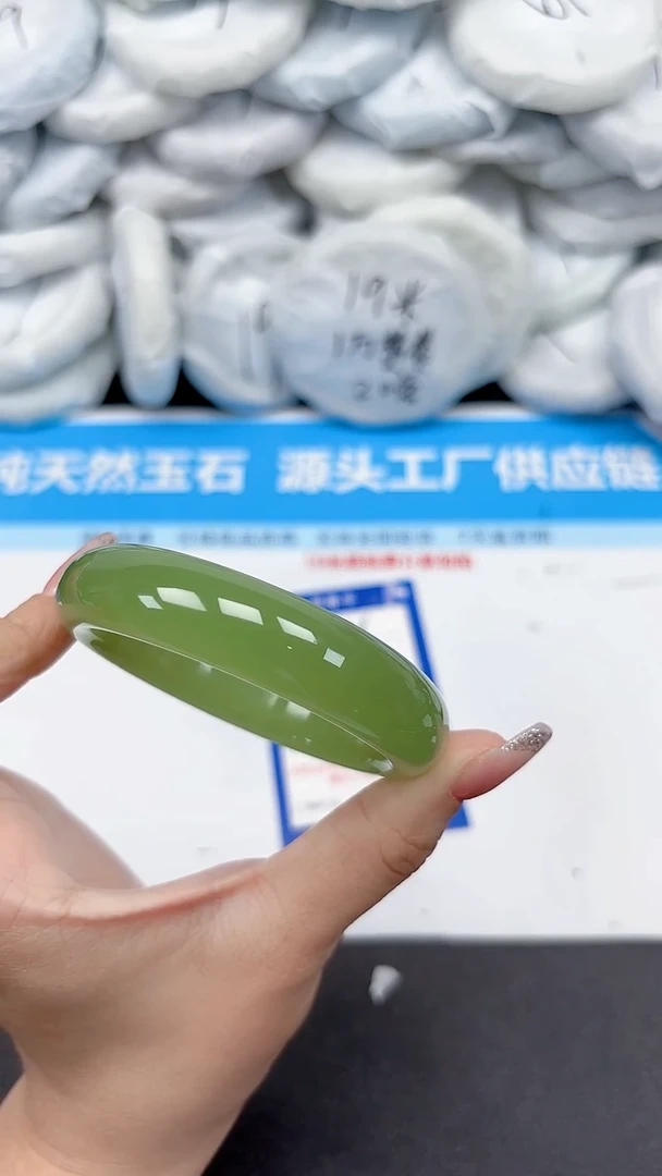 未镶嵌手镯石英质玉226/54.3
