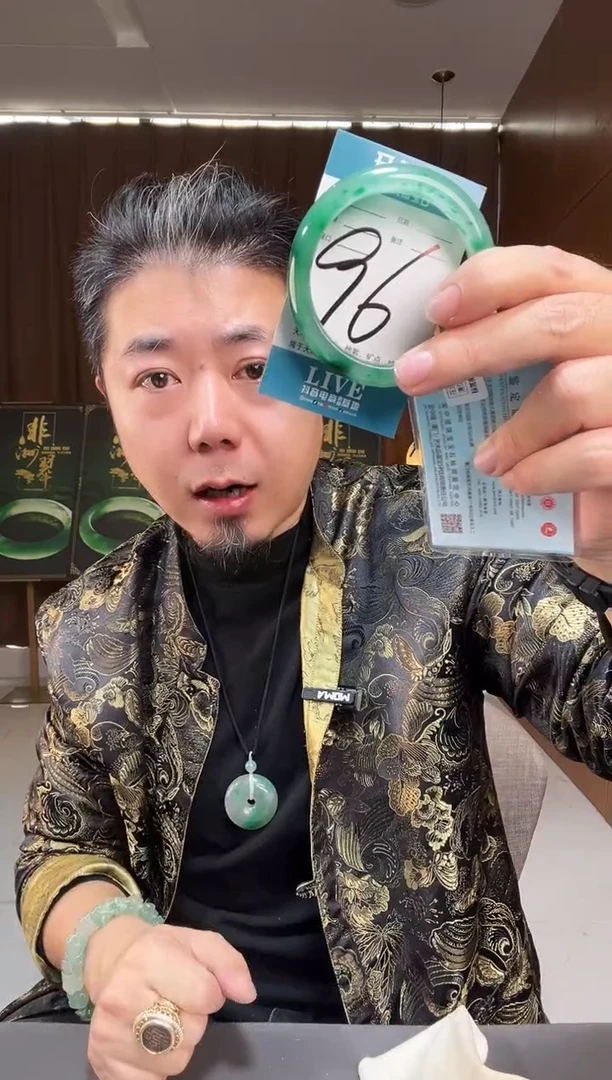 【闪购商品】石英质玉手镯未镶嵌非洲翠