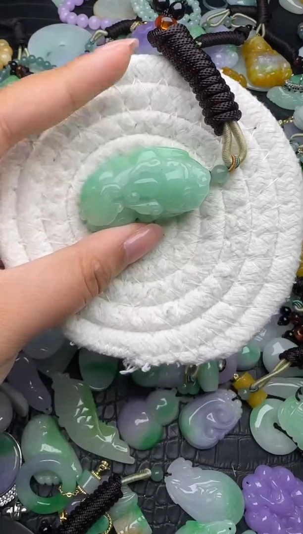 颈饰未镶嵌翡翠缅甸翡翠吊坠