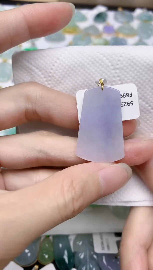 翡翠18K金镶嵌颈饰天然A货翡翠