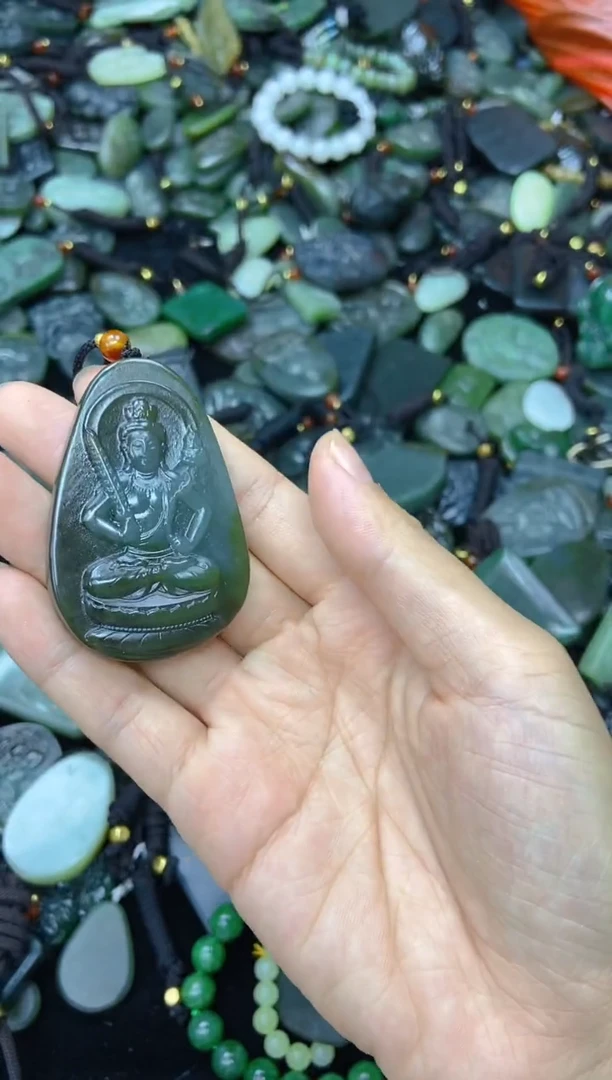 颈饰未镶嵌和田玉1