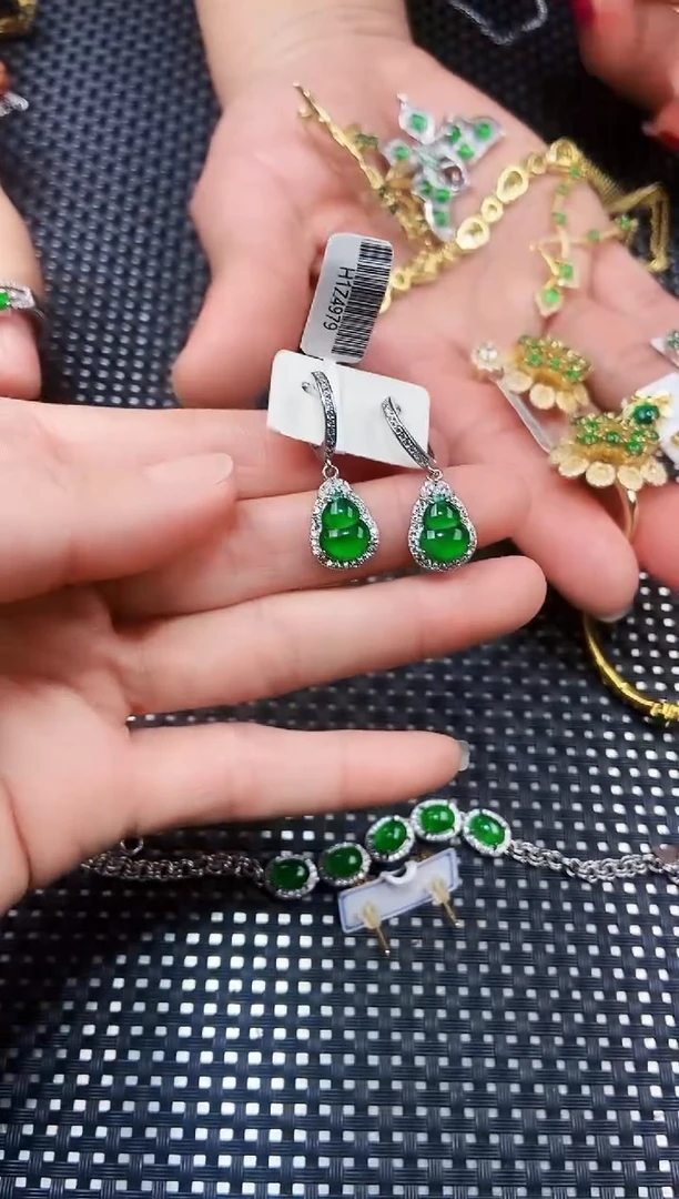 【闪购商品】翡翠耳饰未镶嵌111111111