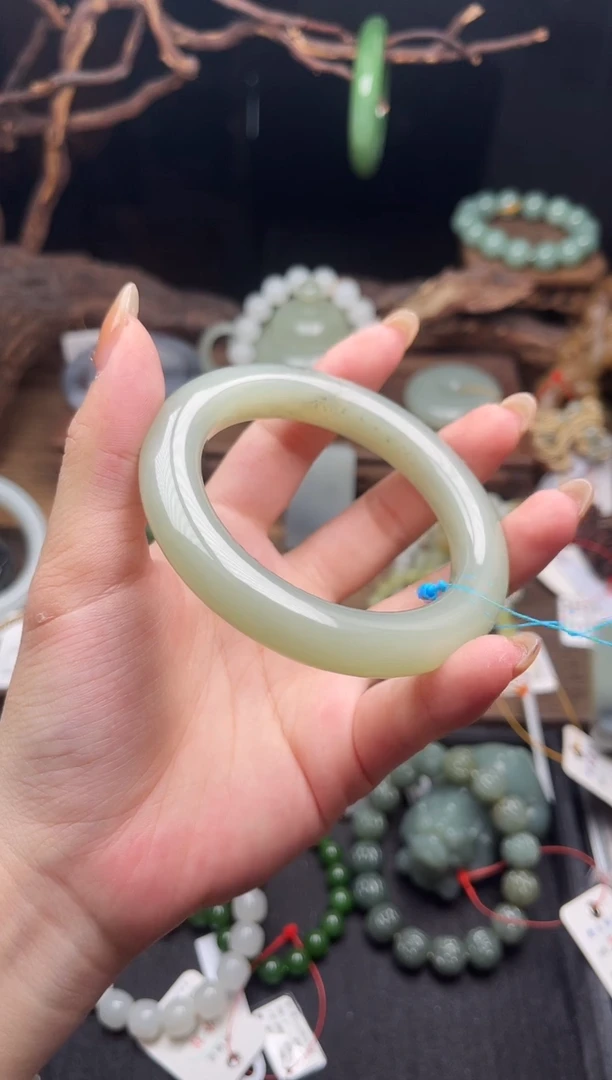 未镶嵌手镯和田玉且末青白 58+圈9010062