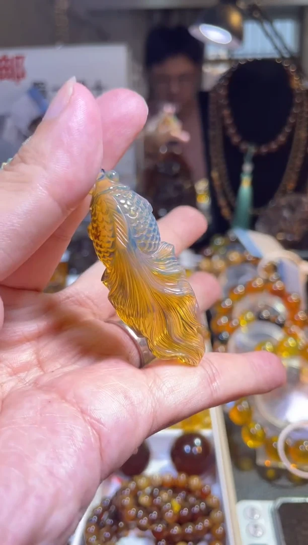 未镶嵌琥珀裸石柳青茶珀 小金鱼