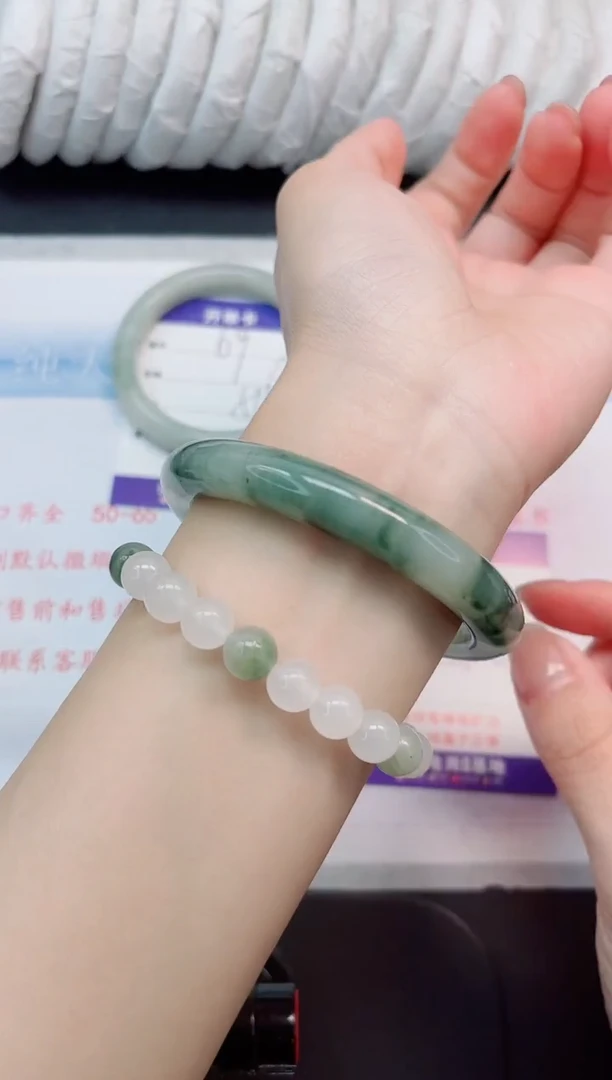 【闪购商品】石英质玉手镯未镶嵌70#58.2