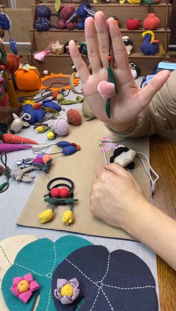 布桃子手机挂（粉色）