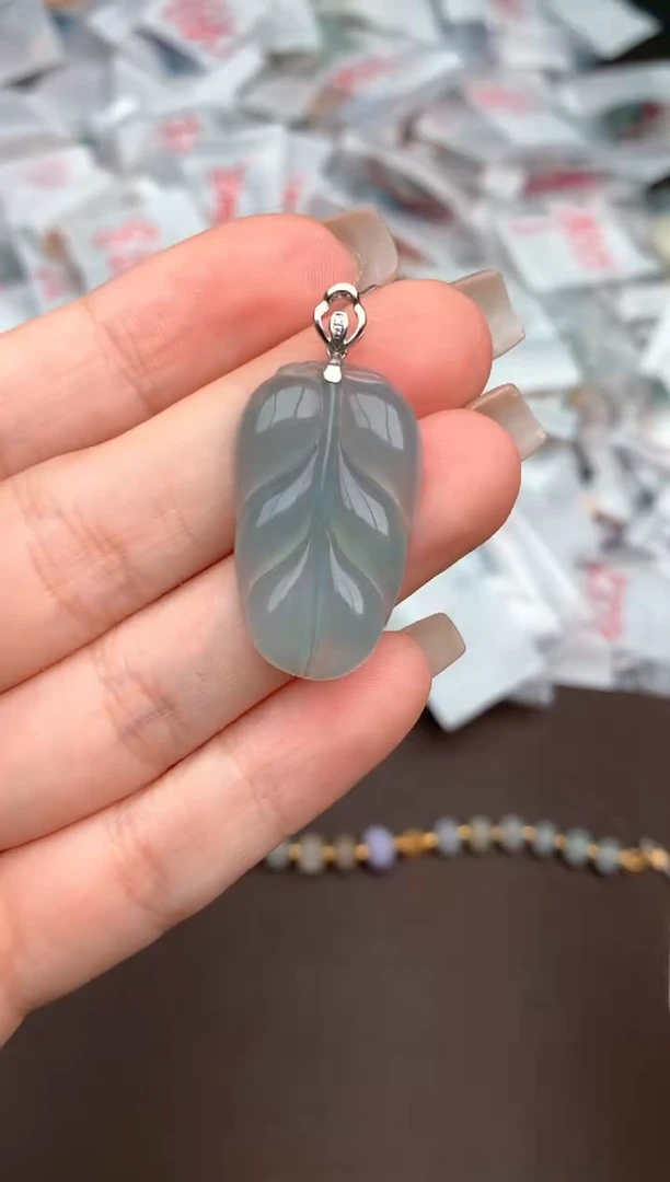 18K金镶嵌挂件翡翠一