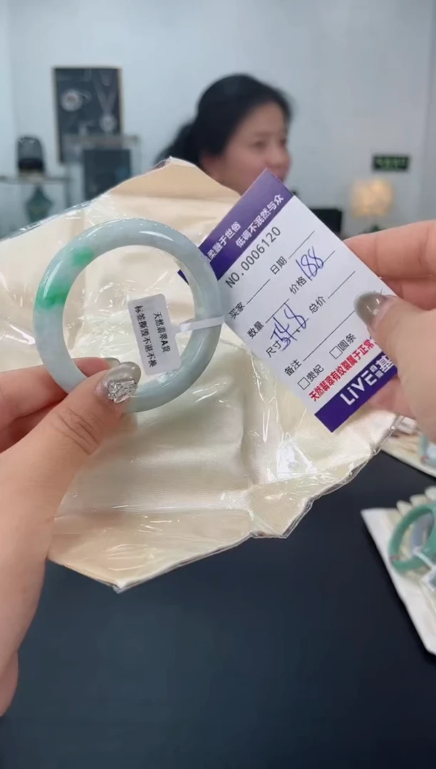 【闪购商品】翡翠手镯未镶嵌天然翡翠A货